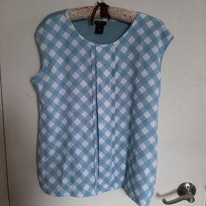 Ann Taylor top 🩵🤍